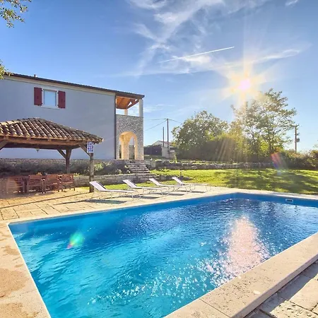 Nunica Villa *