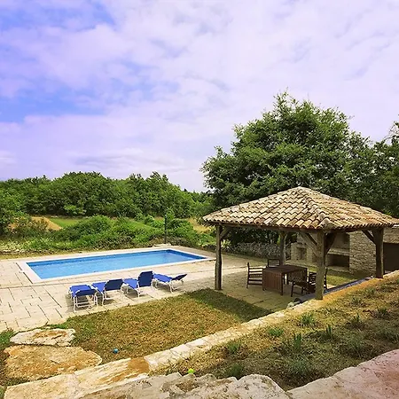 Nunica Villa